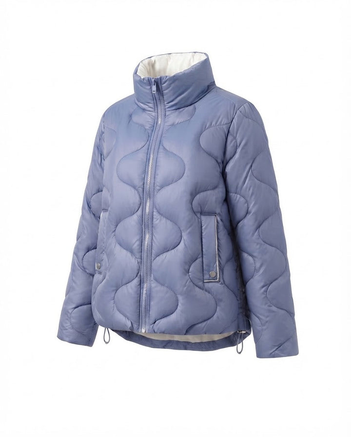 Dam Nano Kort Vadderad Wave Quilt Puffer med Ergonomisk Stå Krage och Side Drawstring
