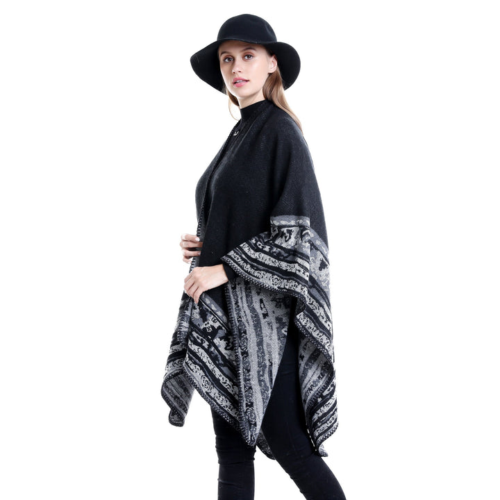 Dam mjuk-Falling Oversize Ruana i Cloak stil med Ornamental Border