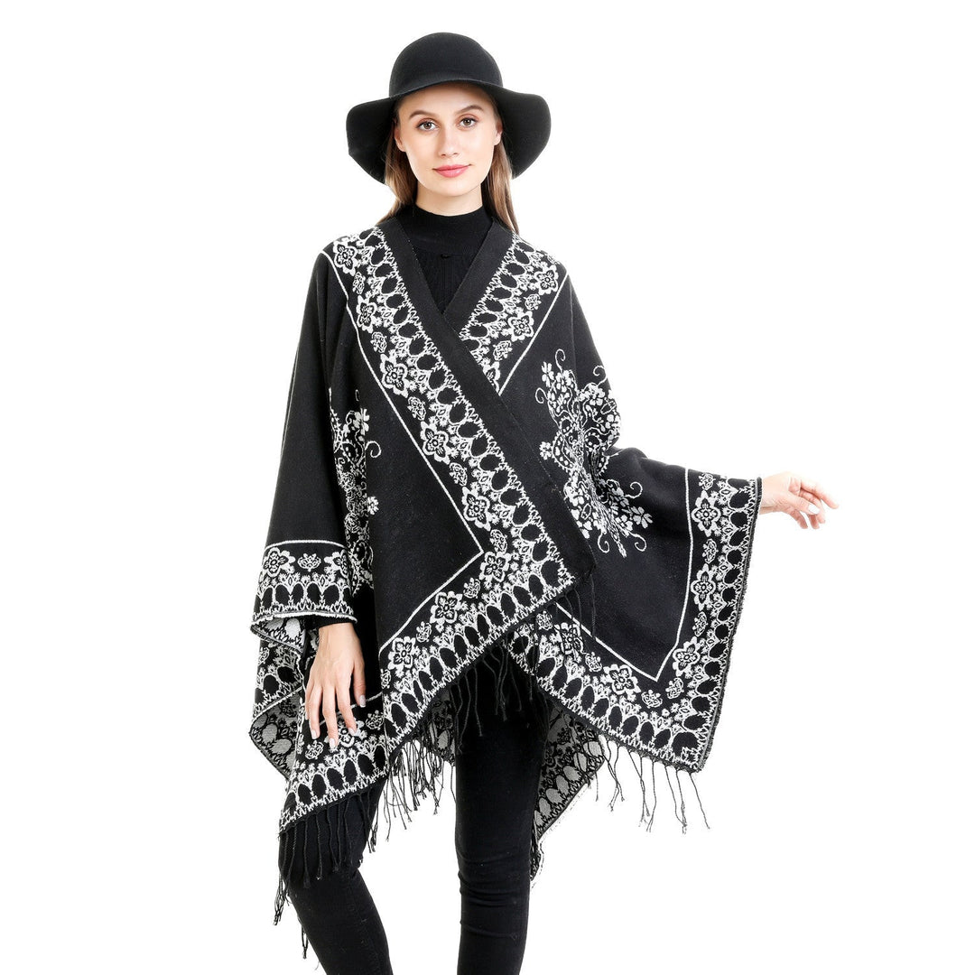 Dam Jacquard poncho i kimono skärning med fransfåll