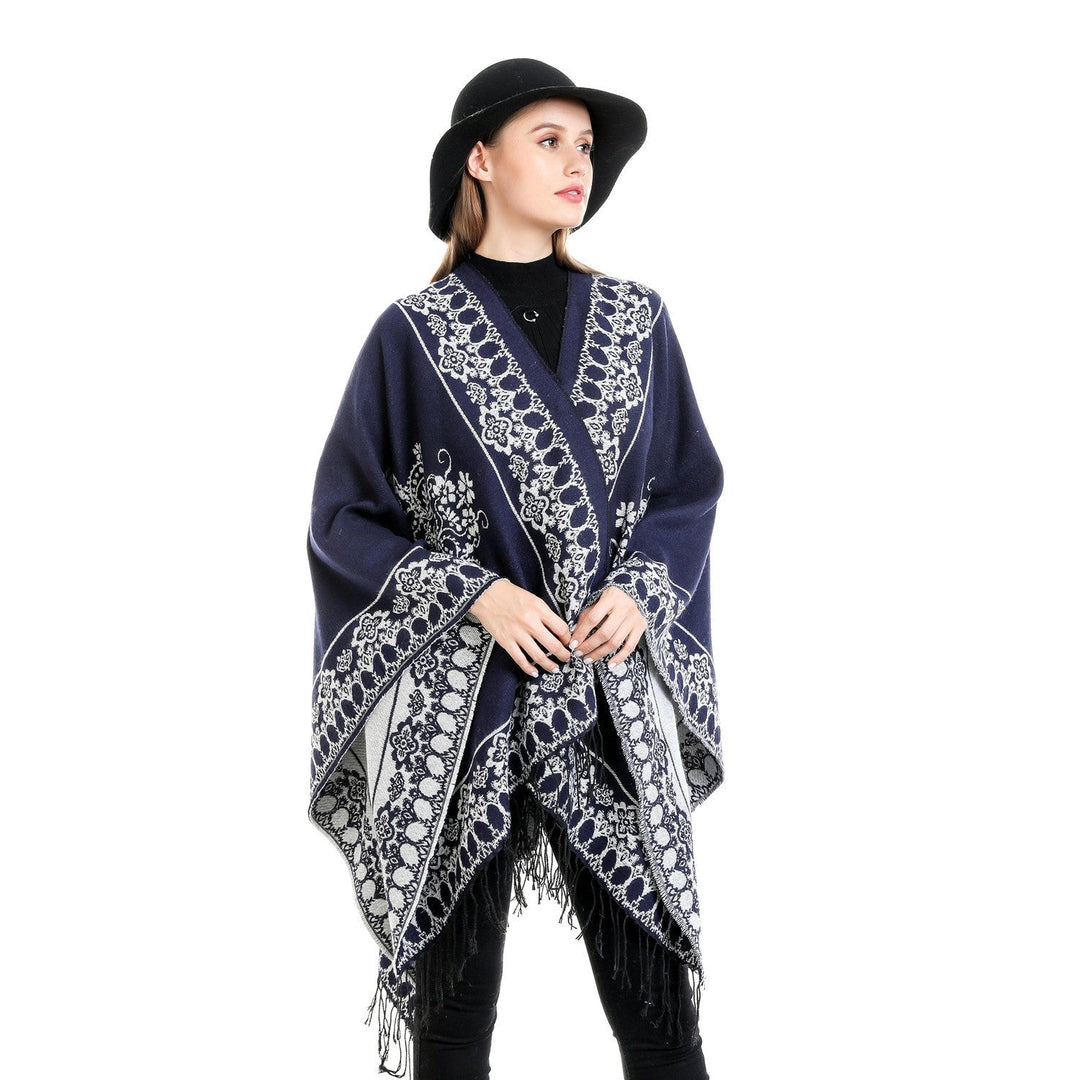 Dam Jacquard poncho i kimono skärning med fransfåll