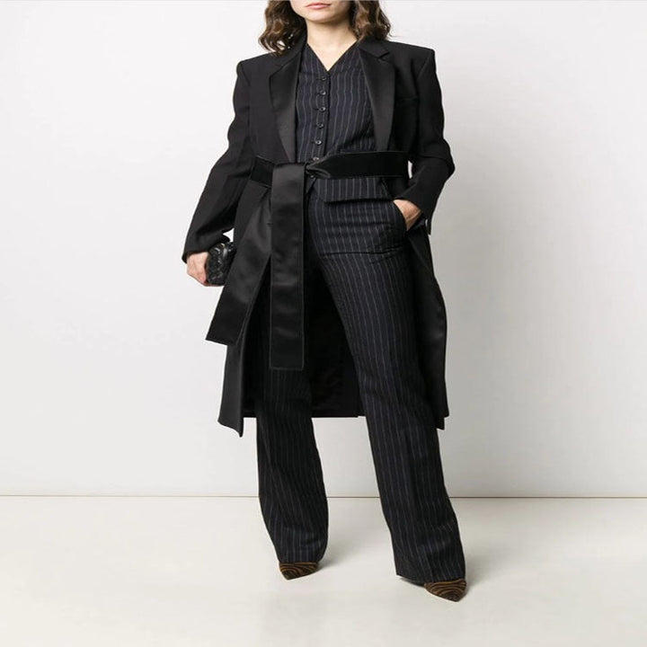 Dam Maxi Length kappa med Shawl krage, Satin Trim och knytband