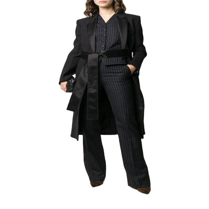 Dam Maxi Length kappa med Shawl krage, Satin Trim och knytband