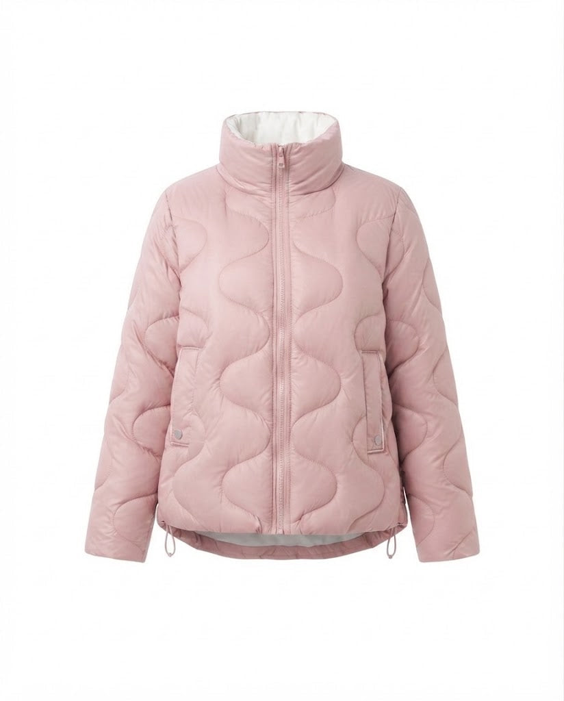 Dam Nano Kort Vadderad Wave Quilt Puffer med Ergonomisk Stå Krage och Side Drawstring