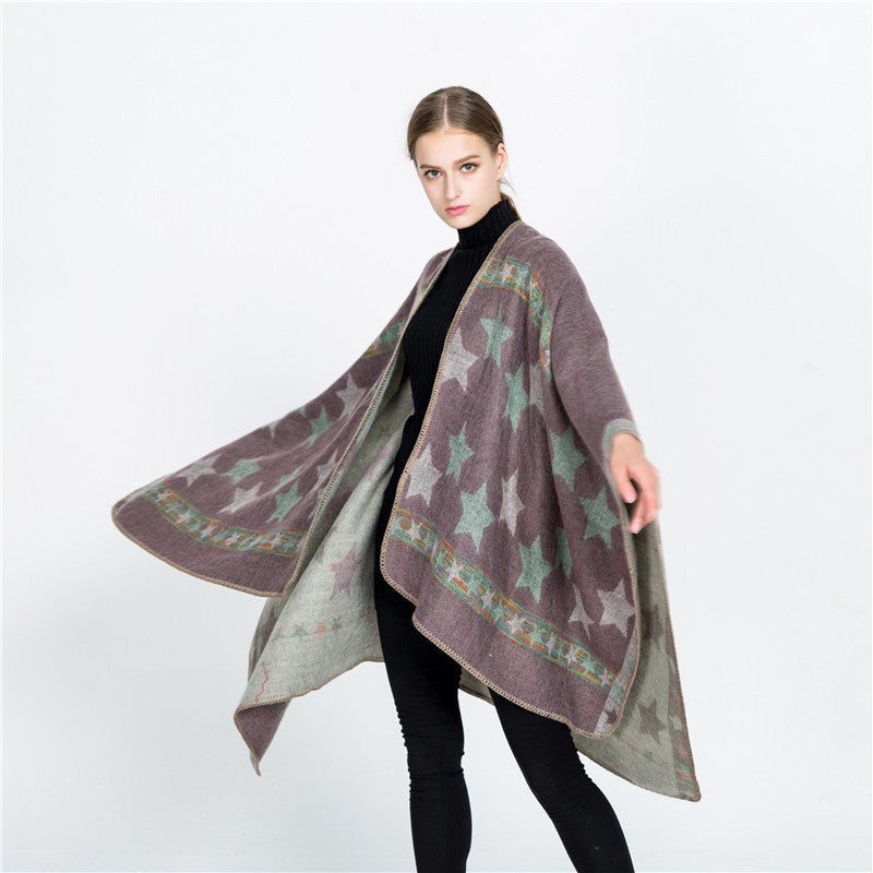 Dam Jacquard Ruana poncho med star jacquard och softly falling oversized silhuett