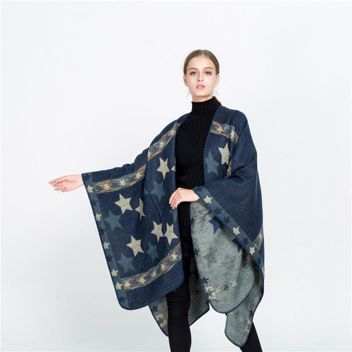Dam Jacquard Ruana poncho med star jacquard och softly falling oversized silhuett