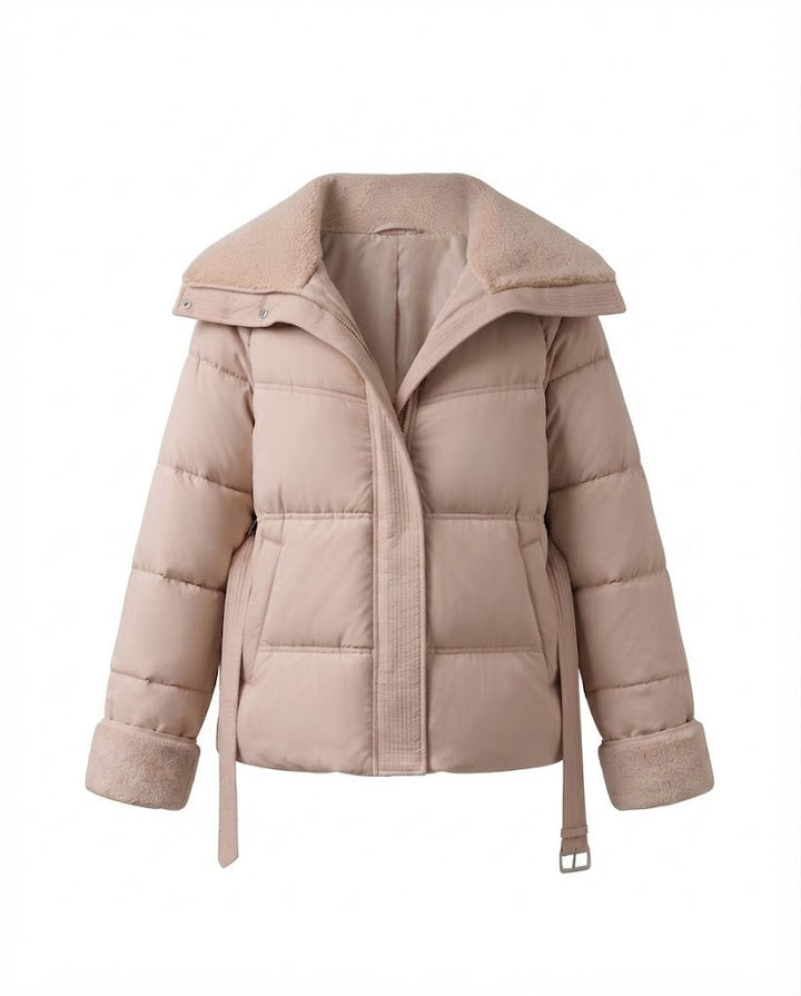 Dam Kort Vadderad Quiltad Parka med Voluminous Teddy Krage, Fitted Belt, och Dold Dragkedja