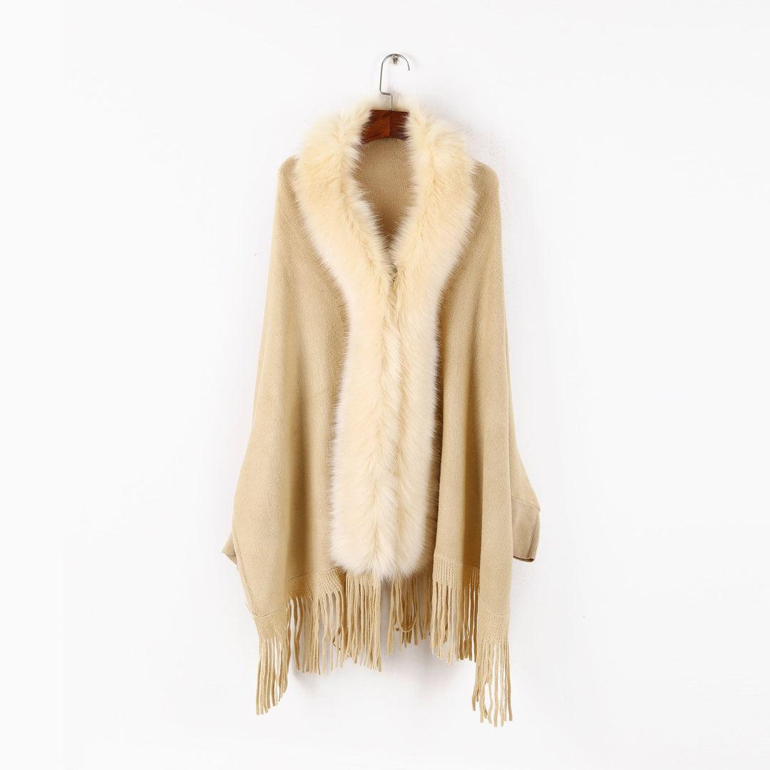Dam poncho med fuskpälskrage och fringed fåll