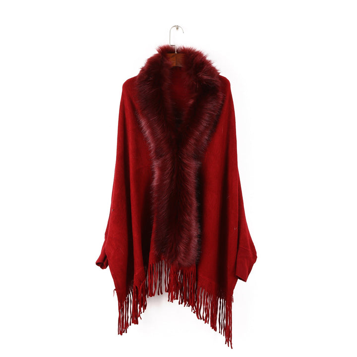 Dam poncho med fuskpälskrage och fringed fåll