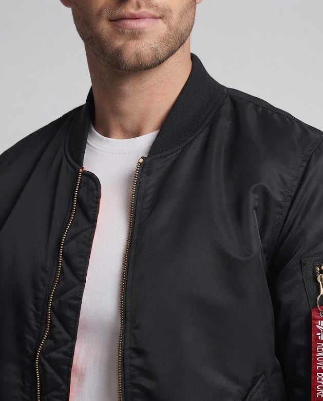 Herr lätt nylon bomberjacka med quiltad värmande foder och ärm ficka