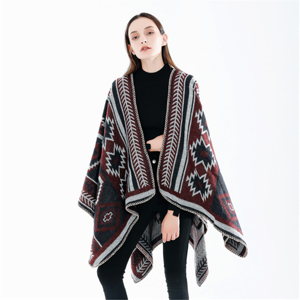 Dam Ethno-Jacquard Ruana-poncho med boxy oversized passform och decorative chain stitch.