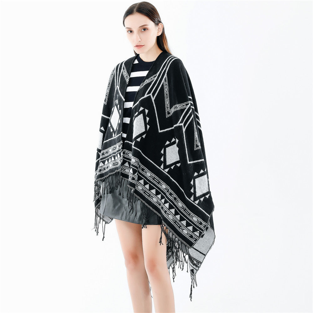 Unisex Ethno-Poncho Gjord av Mjuk Stickad med Fringes och Geometrisk Mönster