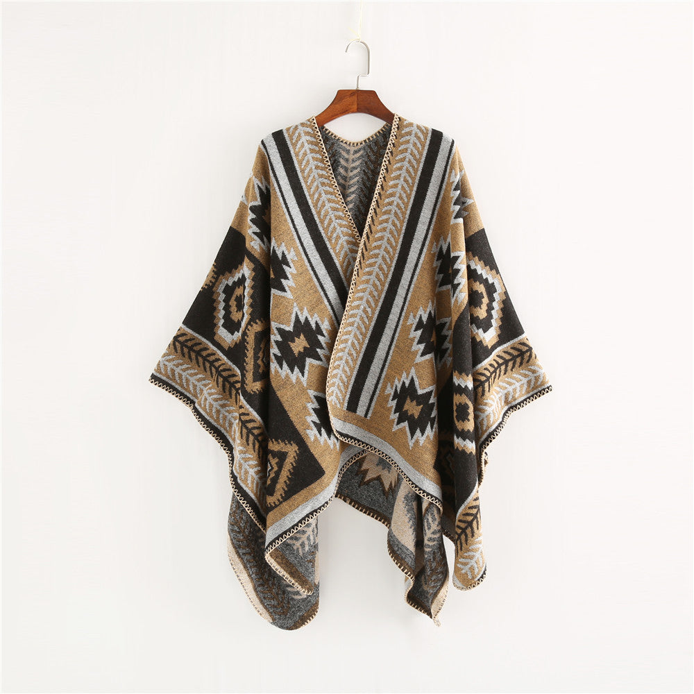 Dam Ethno-Jacquard Ruana-poncho med boxy oversized passform och decorative chain stitch.