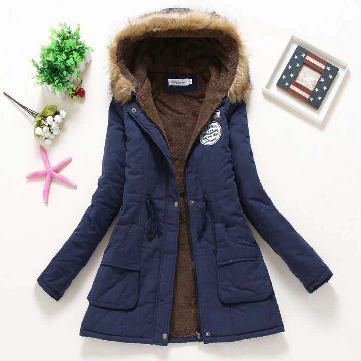 Dam vadderad vinter parka med mjuk fleece innerfoder, huva kant tillverkad av faux fur och adjustable drawstring