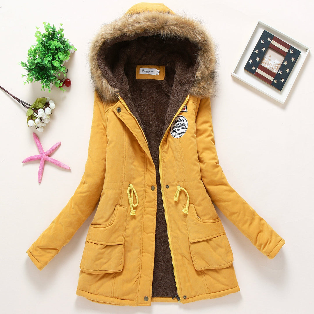 Dam vadderad vinter parka med mjuk fleece innerfoder, huva kant tillverkad av faux fur och adjustable drawstring