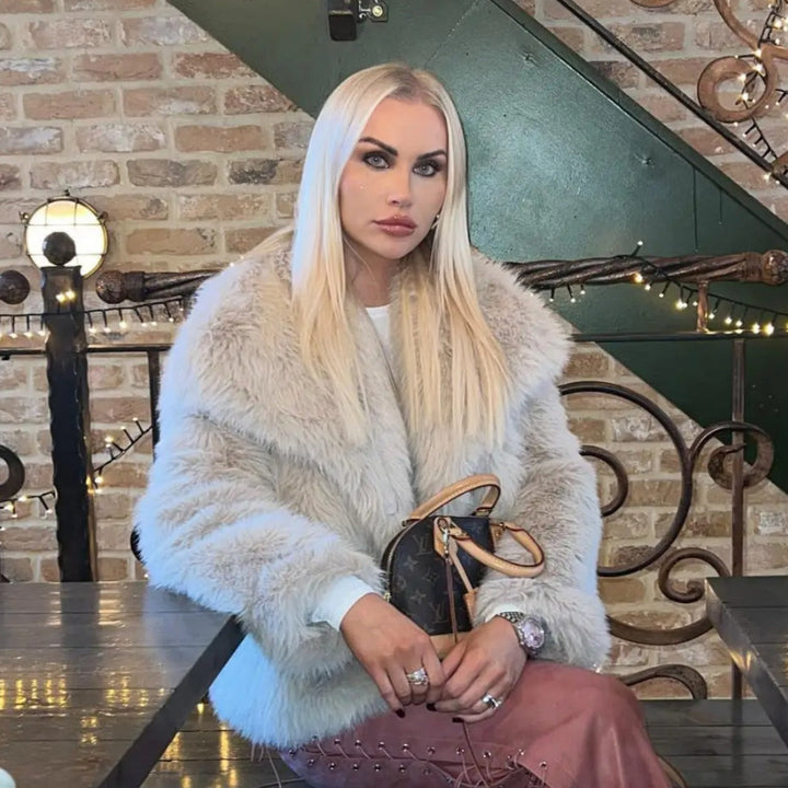 | Dam värm vinterjacka Tillverkad av Fusk Päls med Bred Lapels