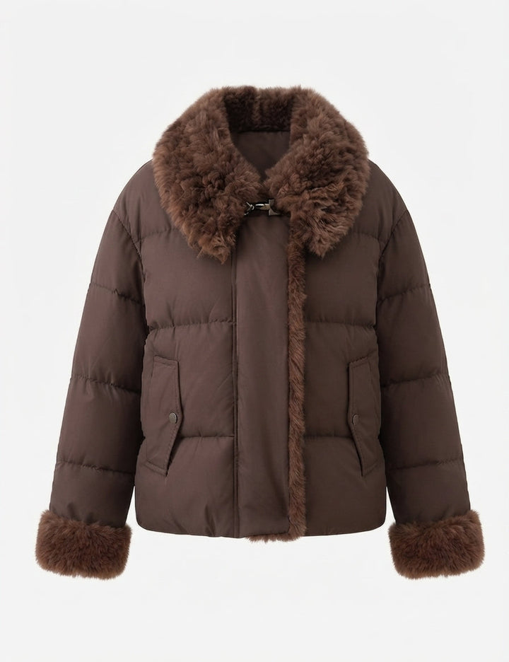 Dam Kort Quiltad Jacka med Voluminous Faux Fur Krage, Teddy Kant på Ärmar och Dold Knapp Knäppning