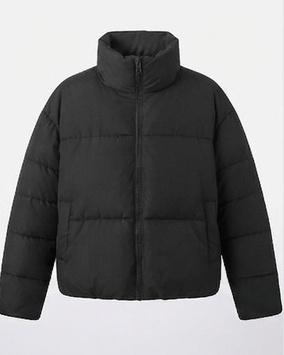 Dam Kort Skärning Vadderad Kort Puffer med Hög Stå Krage och Glansig Mikrofiber Surface