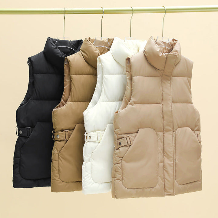 Dam vadderad sleeveless utilityväst med high ståkrage, stor flap fickor och side adjustment buckles