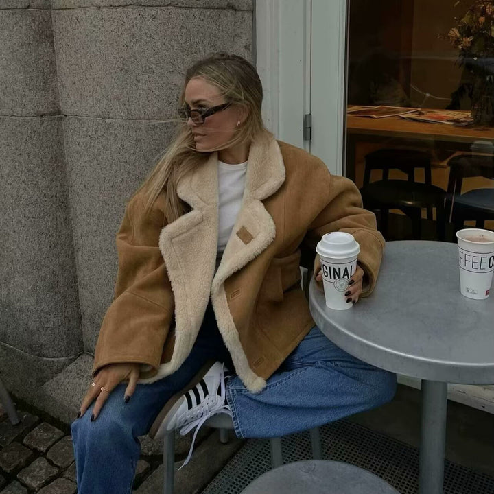 Dam Kort Aviatorjacka Tillverkad av Suede Imitation med Teddy Foder och Stora Lapels