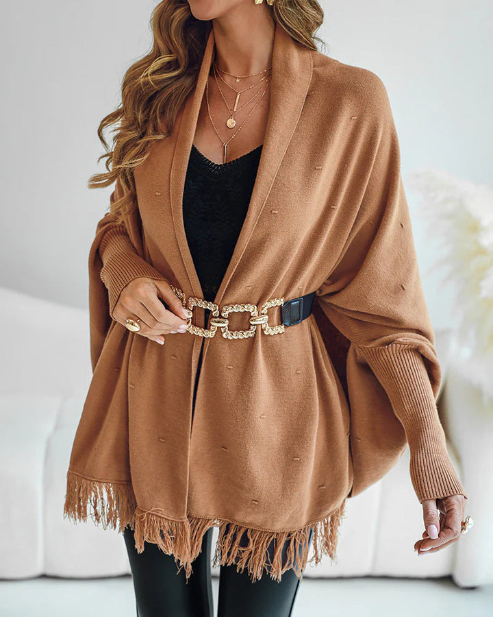 Dam Fringe poncho kofta med decorative midjebälte och ribbstickade muddar