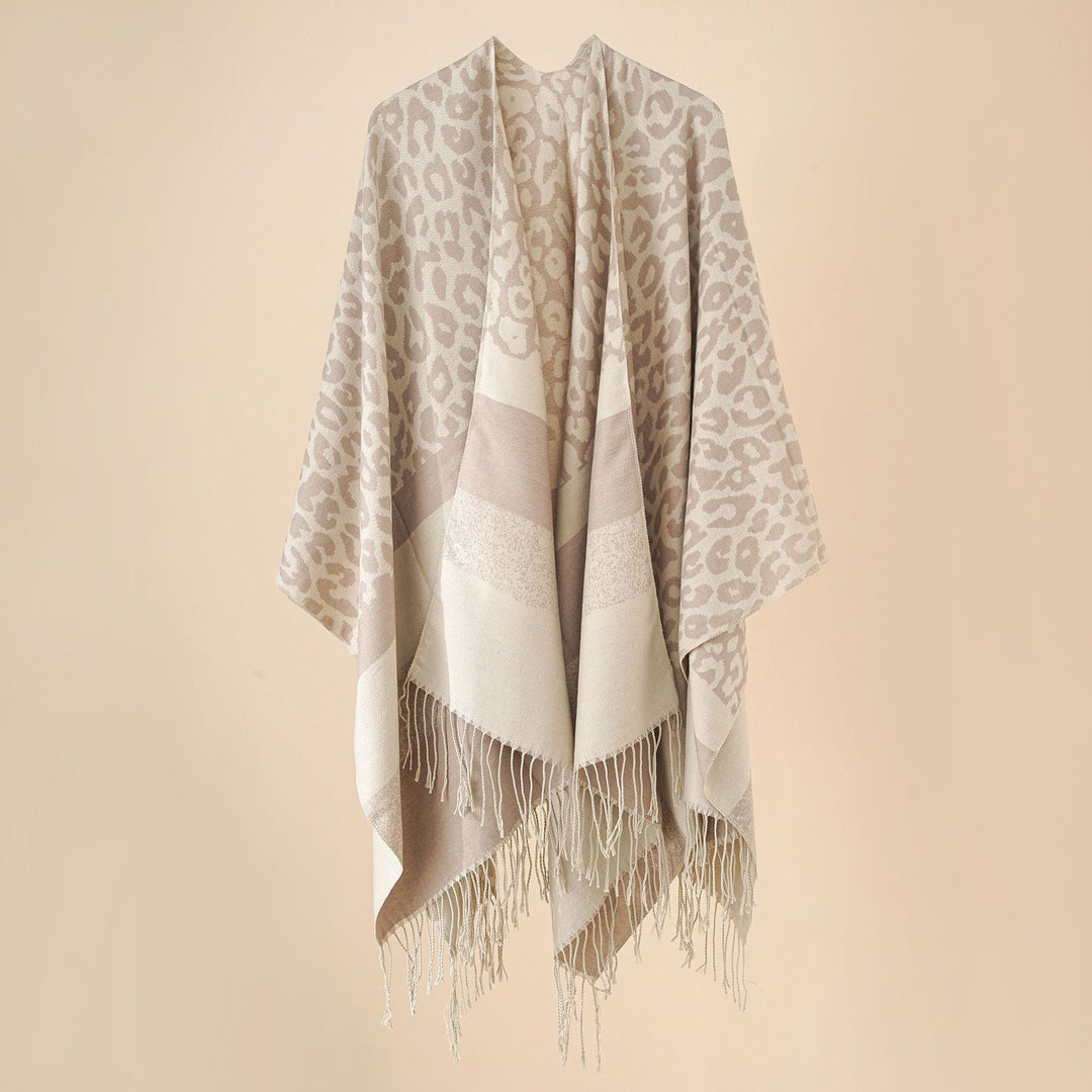 Dam oversized Ruana med Leo Jacquard, fringes, och mjuk ullblandning