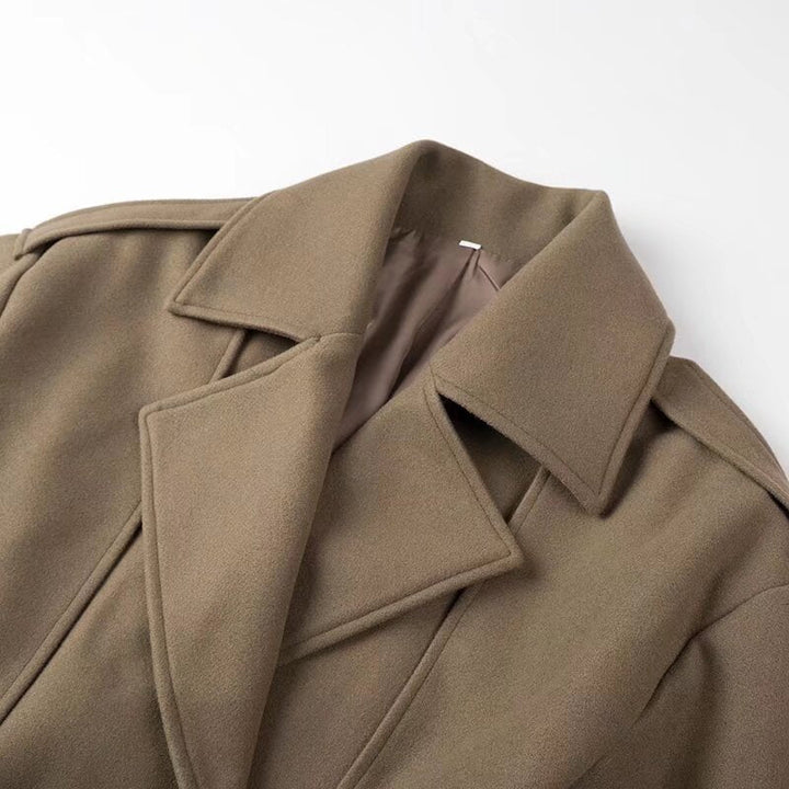 Dam kort ullblandning trenchcoat med bälte, Epaulettes och vid Lapels