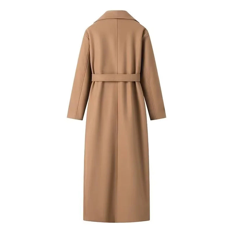 Dam longer figursydd trenchcoat med sjalkrage, tied bälte och decorative Vienna seams