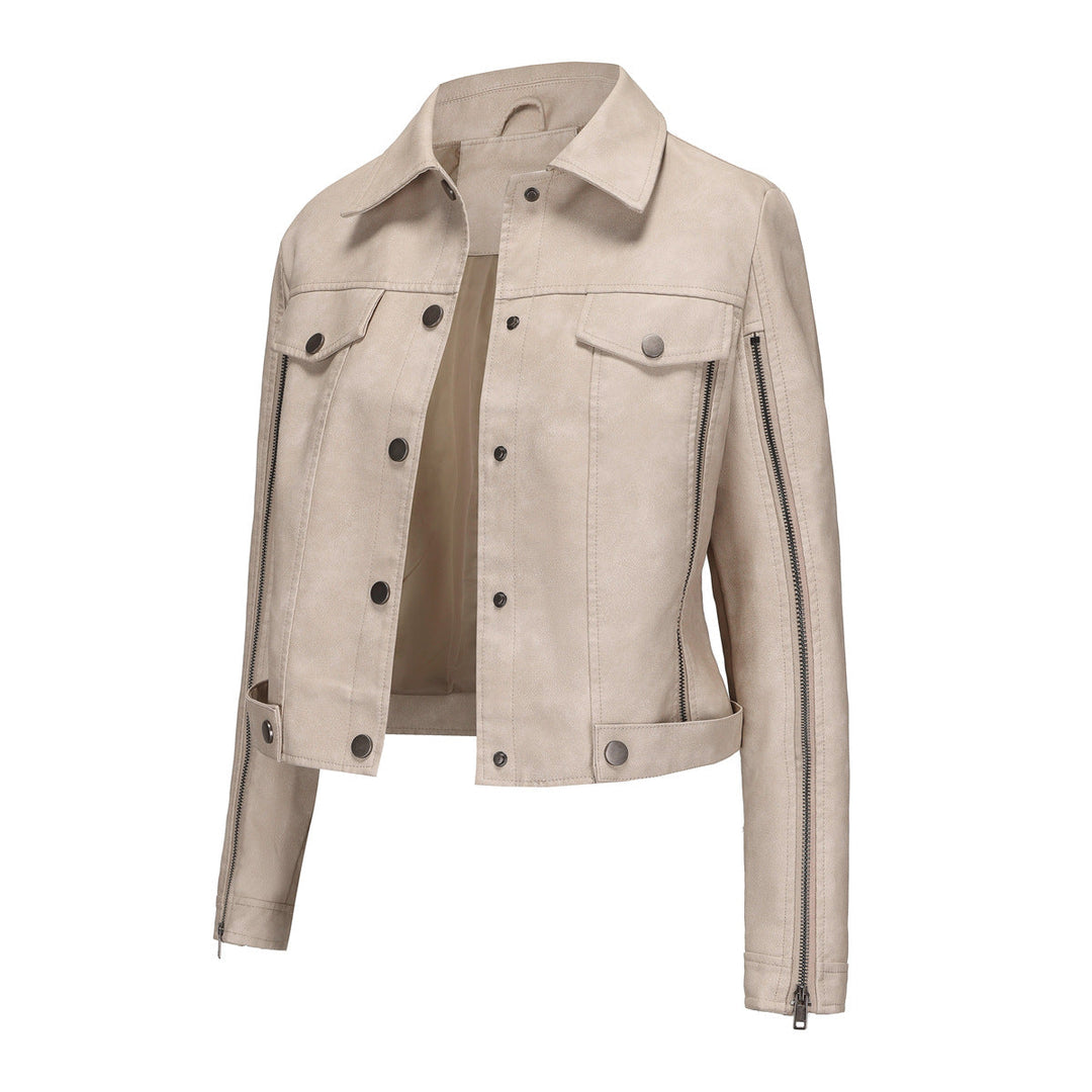Dam kort cropped trucker jacka tillverkad av mockalook med side zippers och patch bröstfickor