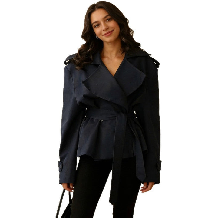 Dam kort trenchcoat med Double knappslå, midjebälte, och Shoulder Straps