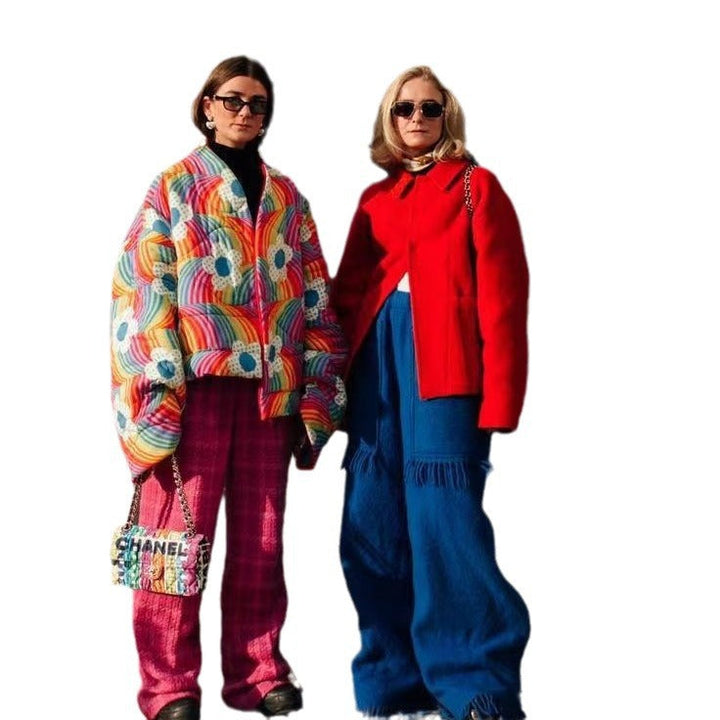 Dam kort oversize vadderad jacka med Colorful Rainbow Stripes och Flower Application