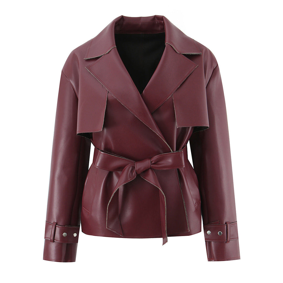 Dam skräddad kort trenchcoat med knytband och cape detail in vegan läderlook