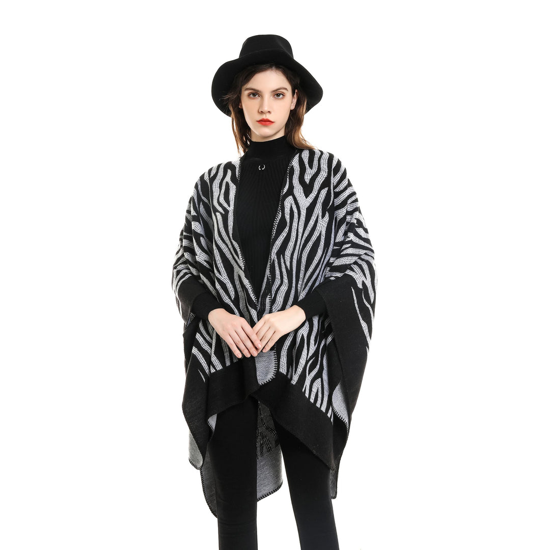 Dam Zebra Jacquard poncho Cape i oversized kimono passform tillverkad av mjuk fine stickad
