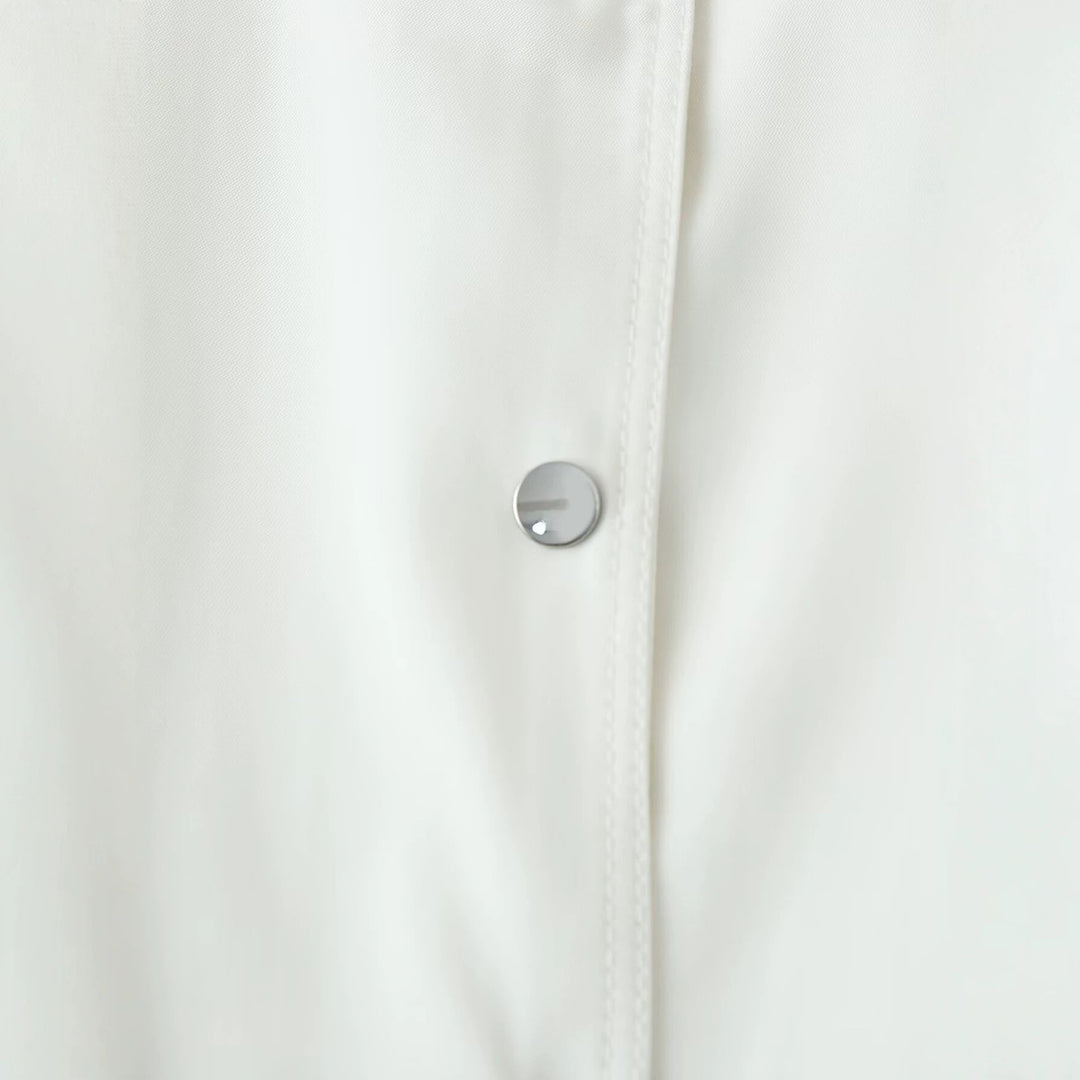 Dam Kort Windbreaker Jacka med Hög Funnel Krage, Tryckknapp Knapp Front och Avtagbar Shoulder Epaulettes