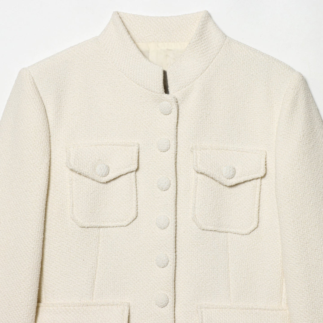 Dam structured bouclé kort jacka med ståkrage, four påsydda fickor och covered knappar