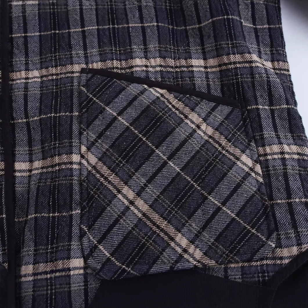 Dam quiltad check jacka med rund hals, light vaddering, och oversized påsydda fickor