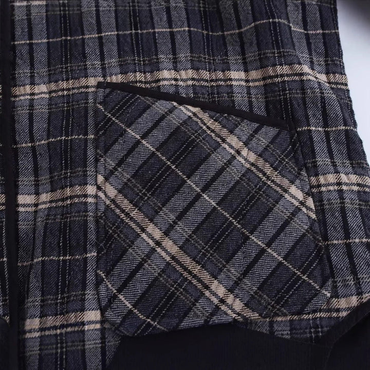 Dam quiltad check jacka med rund hals, light vaddering, och oversized påsydda fickor
