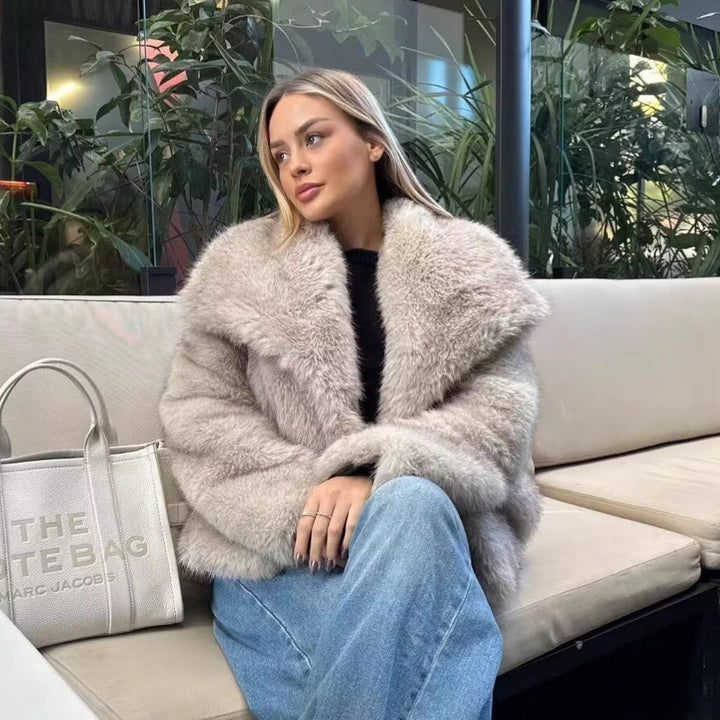Dam kort Boxy Faux Fur jacka med vid Shawl krage och lång Fiber Faux Fur