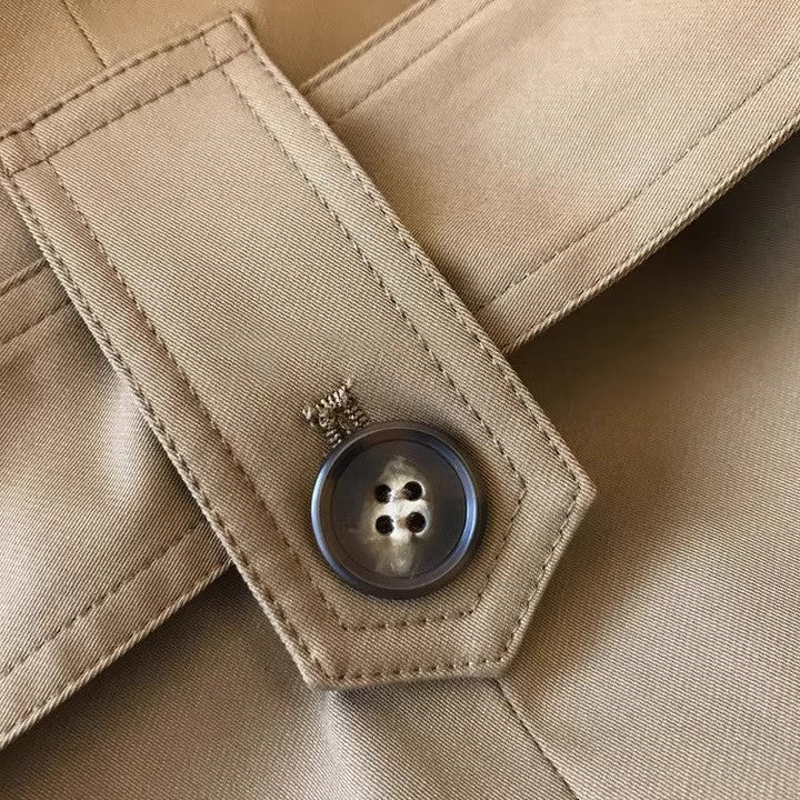 Dam kort skuren trenchcoat med Double-Breasted knappslå, Storm Flap och midjebälte
