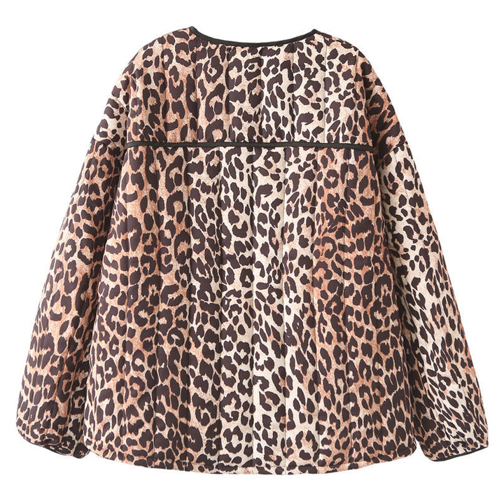 Dam quiltad kort jacka med leopard mönster, round neckline och welt fickor