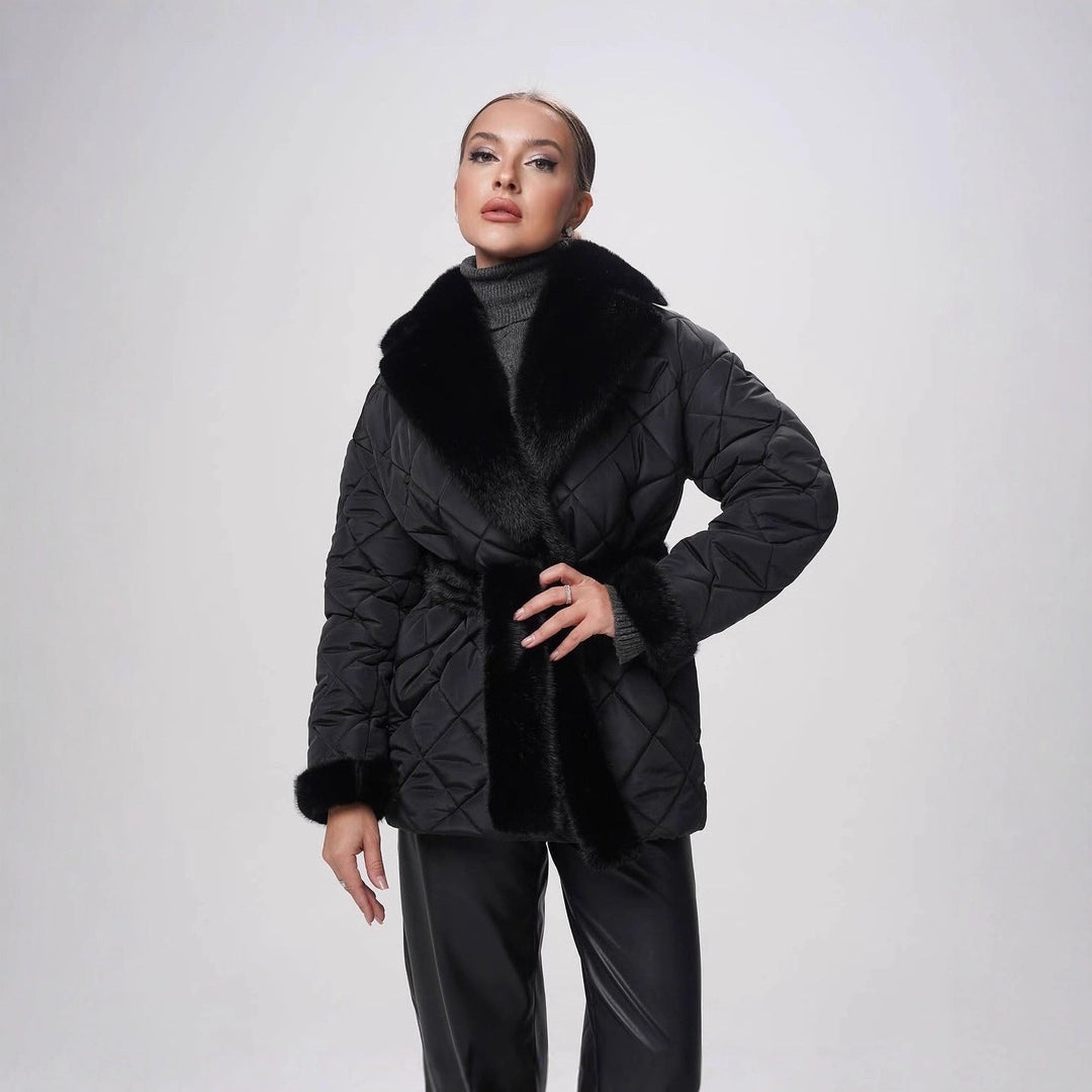 Dam kviltad kappa med fur trim och belted midja