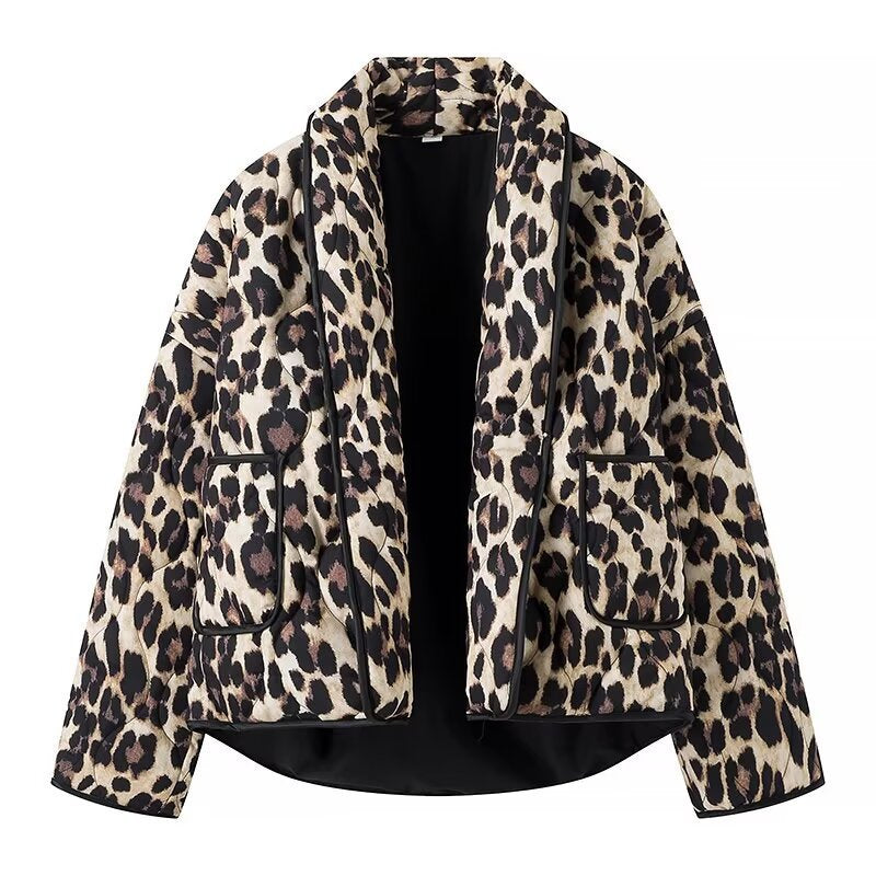 Dam vadderad kort jacka in Leopard tryck med Shawl krage och utanpåfickor