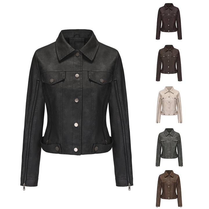 Dam kort cropped trucker jacka tillverkad av mockalook med side zippers och patch bröstfickor
