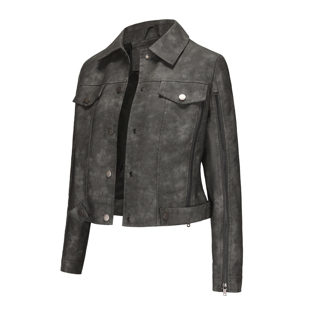 Dam kort cropped trucker jacka tillverkad av mockalook med side zippers och patch bröstfickor