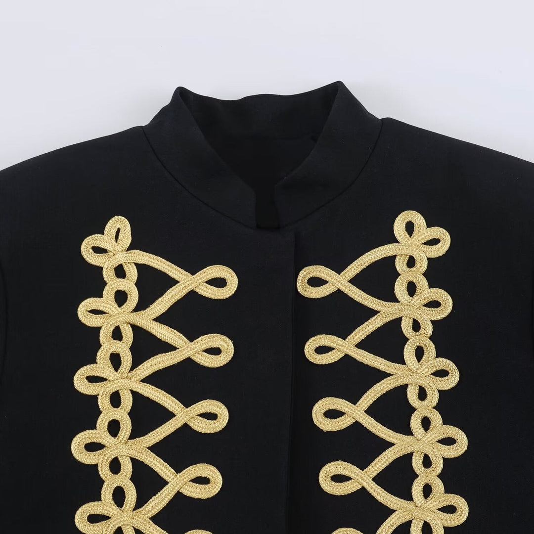 Dam Kort Jacka i Sailor Stil med Guld Cord Application och Stå Krage