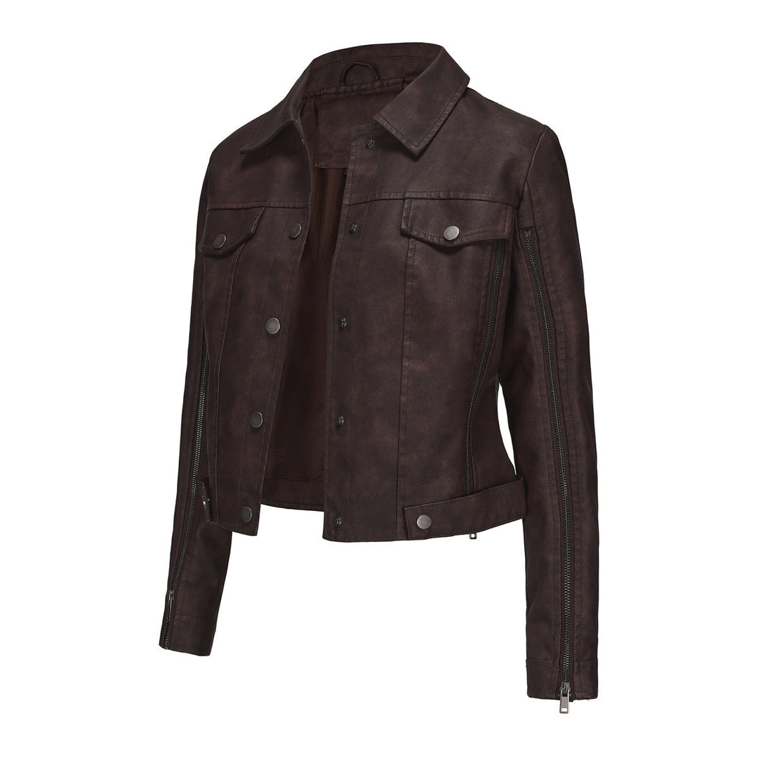 Dam kort cropped trucker jacka tillverkad av mockalook med side zippers och patch bröstfickor