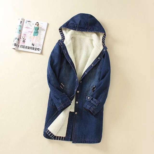 Dam vadderad denim parka med teddy foder, huva och påsydda fickor
