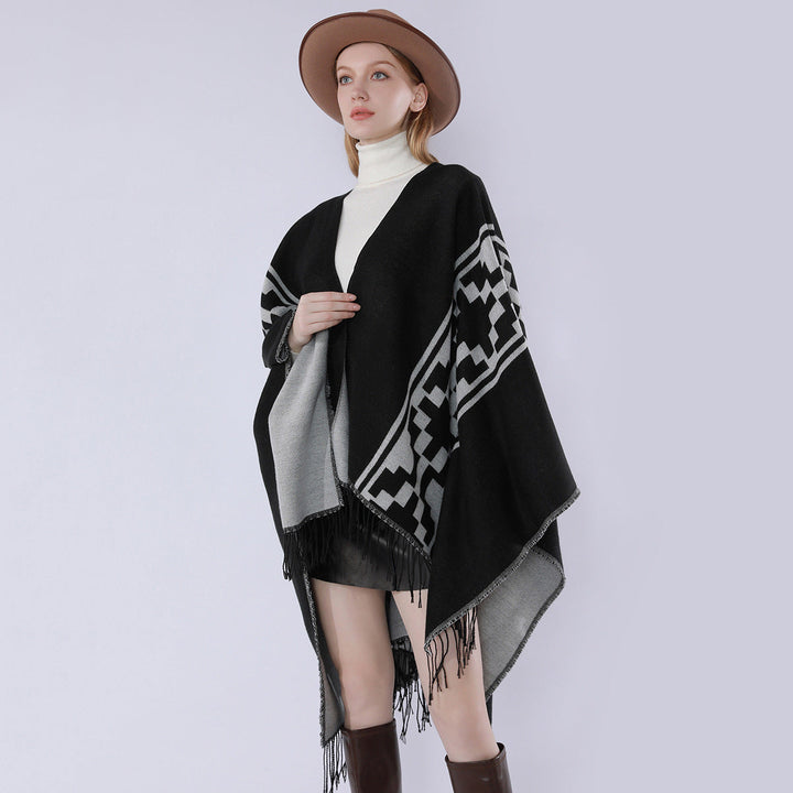 Dam Oversize Cape med geometric Jacquard, fransfåll och reversible function