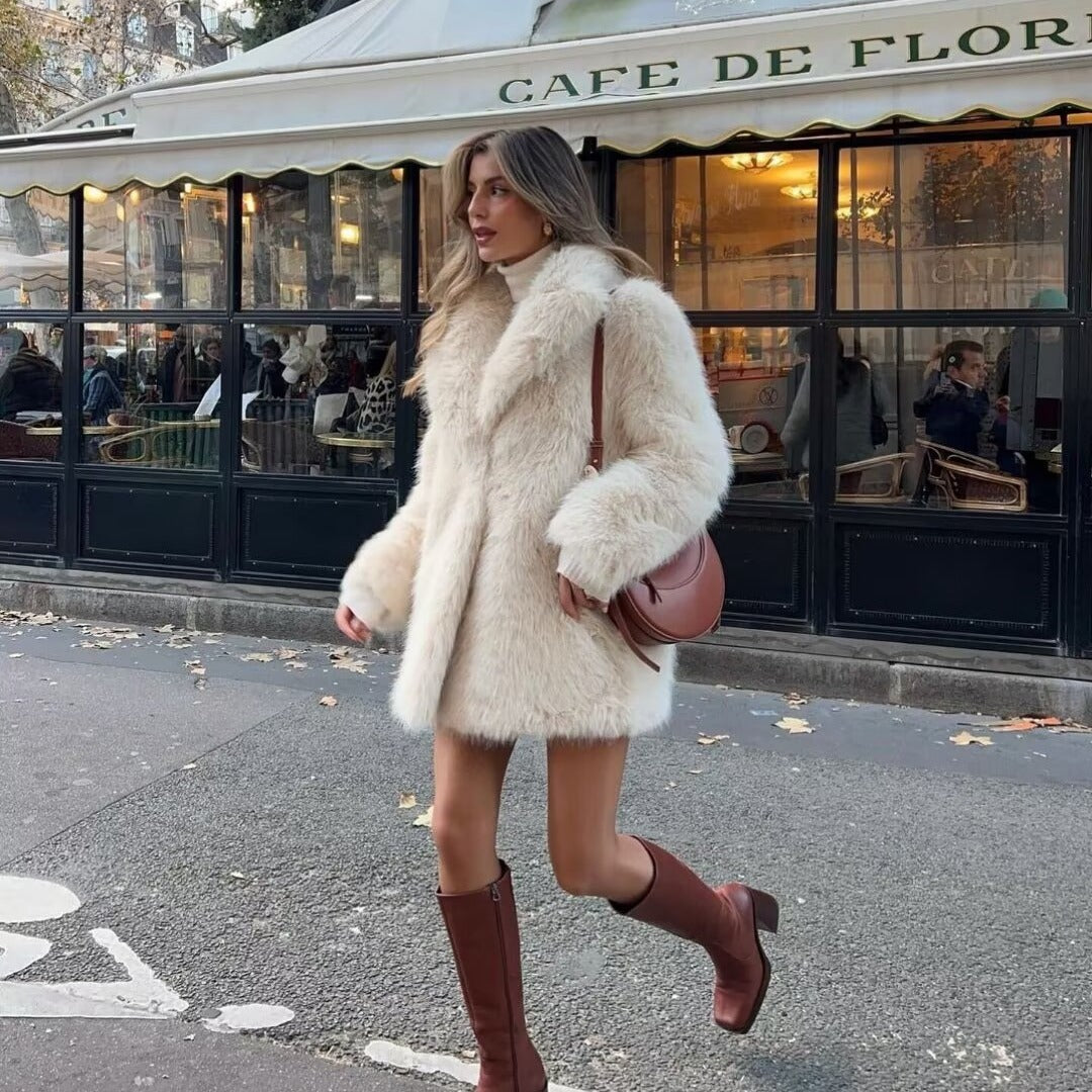 Dam Nano lyxig Faux Fur kappa med sjalkrage, Mid-Length silhuett och Concealed sidofickor