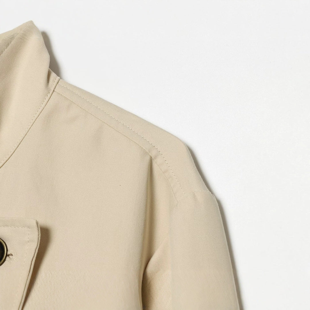 Dam Asymmetrisk Kort Jacka med Stå Krage och Tailored Seams