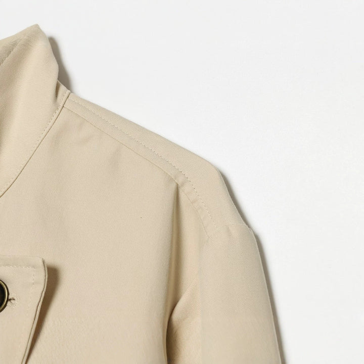 Dam Asymmetrisk Kort Jacka med Stå Krage och Tailored Seams